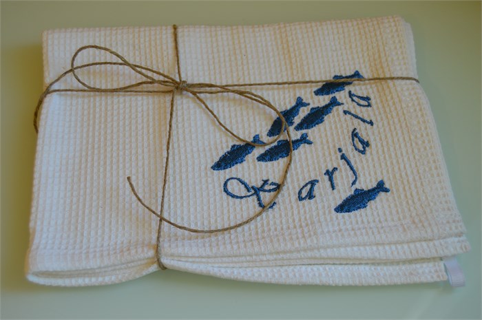 Полотенце вафельное с вышивкой "Рыбки" 2500